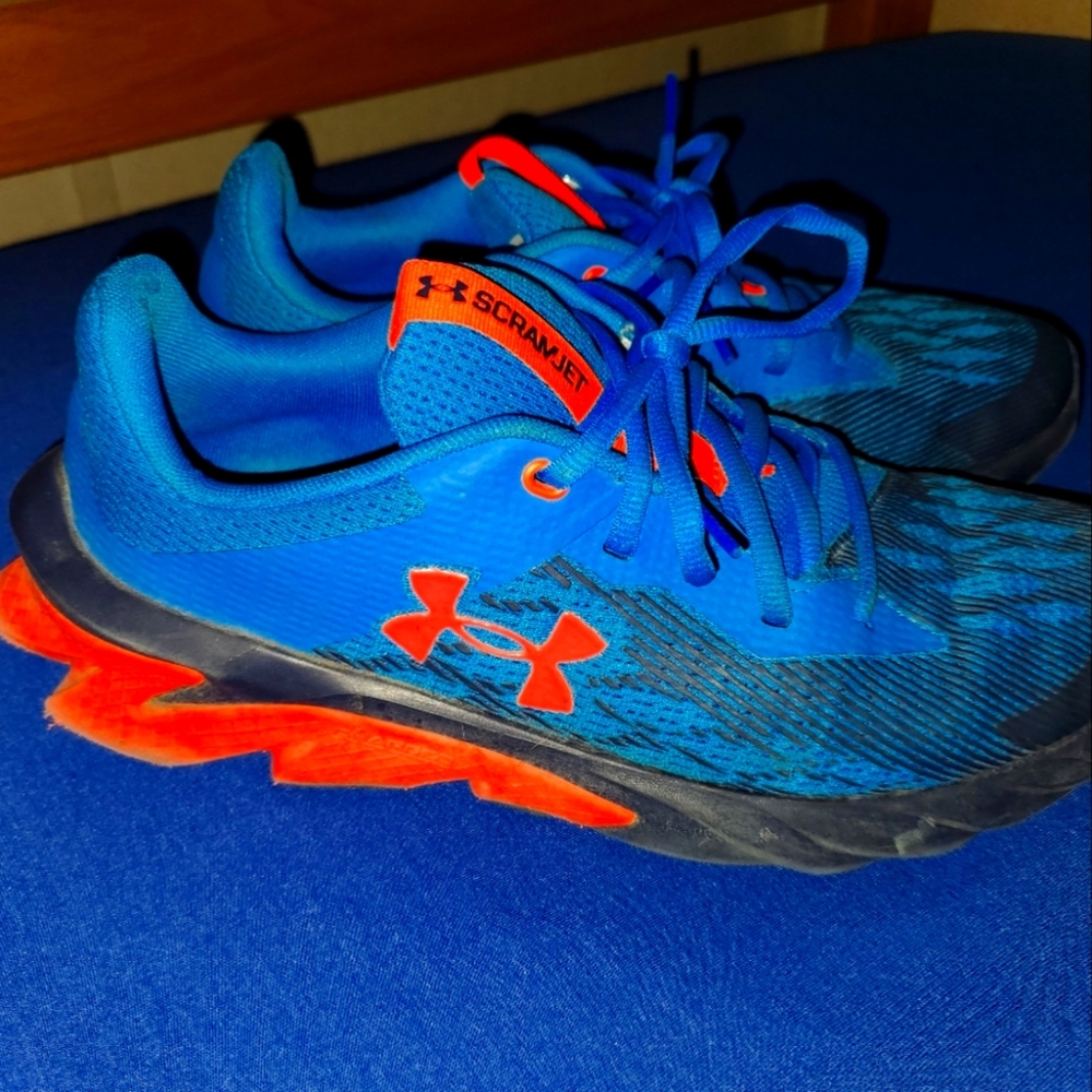 Boys 7y under armour scramjet 3